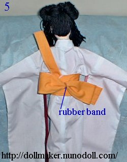 Tie with rubber band