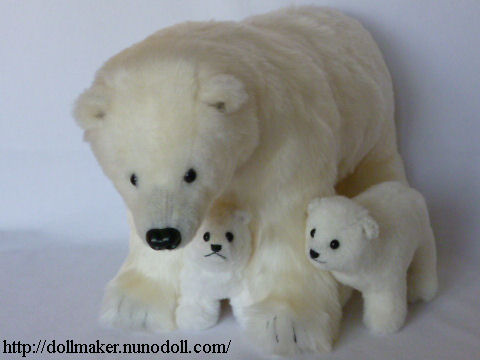 Polar bear mother and kids